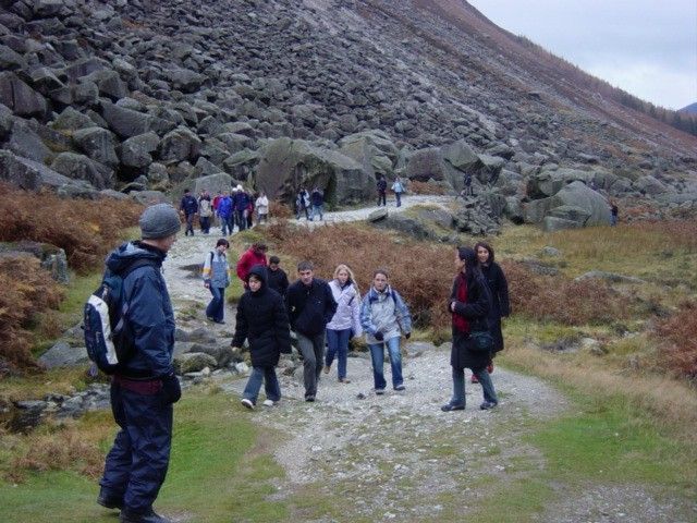 Everyone starts meandering at their own pace